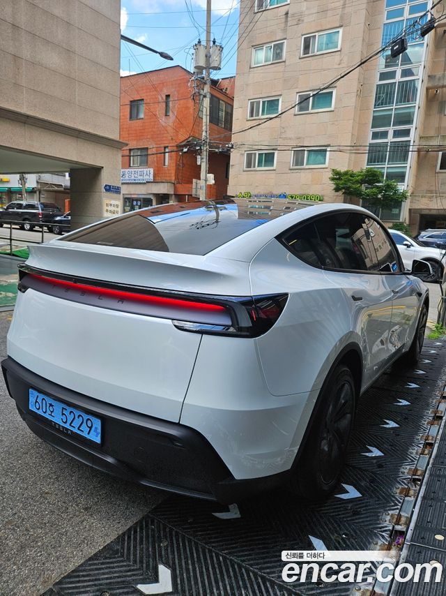Tesla Model Y Premium RWD — пробег 4 600 км — фото 4 из 5