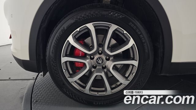 Maserati Levante из Кореи Encar