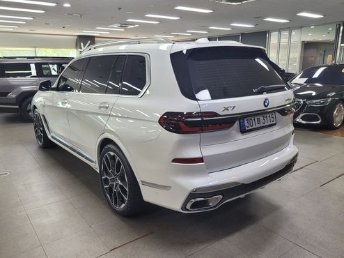 BMW X7 xDrive 40i M Sport 7STR — пробег 18 239 км — фото 2 из 5