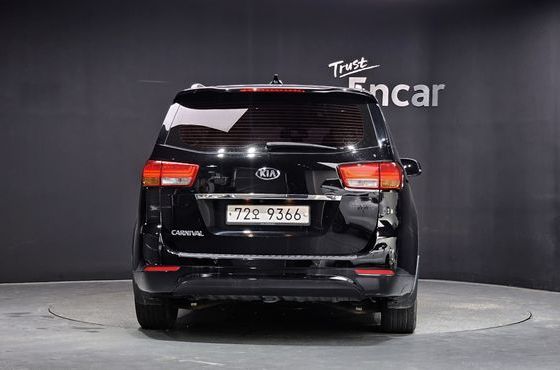 Kia Carnival 11-seater Prestige — пробег 77 672 км — фото 4 из 5