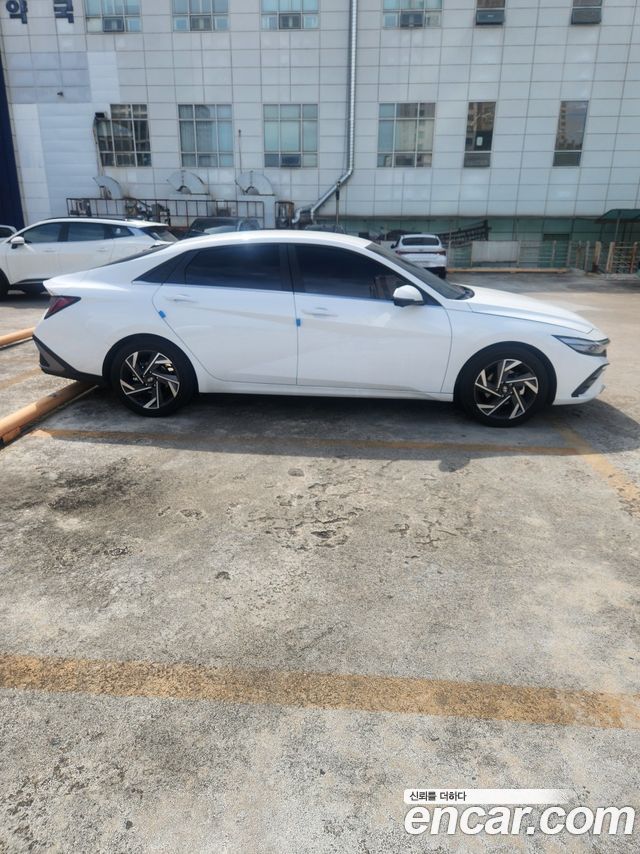 Hyundai AVANTE 1.6 Inspiration — пробег 4 000 км — фото 3 из 5
