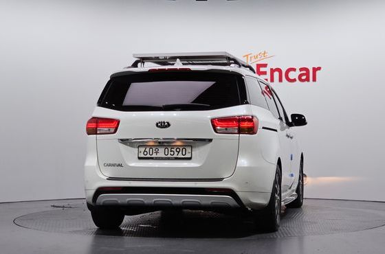 Kia Carnival 9-seater Luxury — пробег 82 406 км — фото 4 из 5