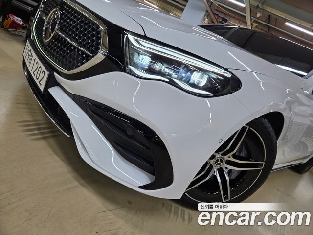 Mercedes-Benz E-Class E300 4MATIC AMG Line — пробег 4 050 км — фото 2 из 5