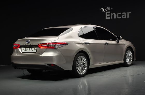 Toyota Camry 2.5 XLE Hybrid — пробег 67 018 км — фото 2 из 5