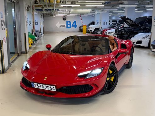 Ferrari 296 3.0 V6 — пробег 1 900 км — фото 1 из 5