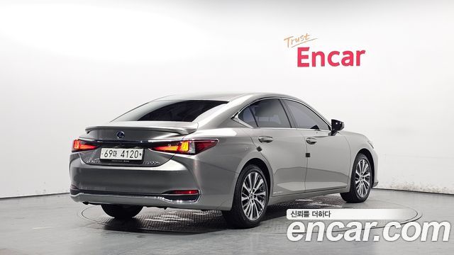 Lexus ES Luxury — пробег 59 915 км — фото 2 из 5