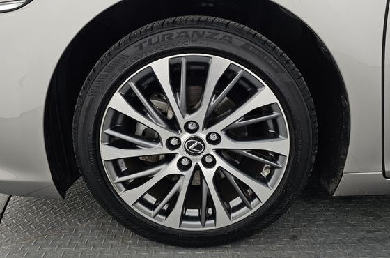 Lexus ES Luxury — пробег 59 915 км — фото 5 из 5