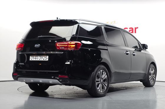 Kia Carnival 9-Seater Luxury — пробег 123 493 км — фото 2 из 5