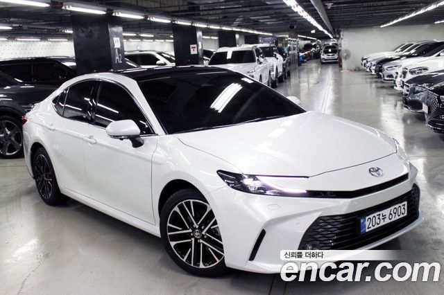 Toyota Camry 2.5 XLE Premium Hybrid — пробег 38 км — фото 1 из 5