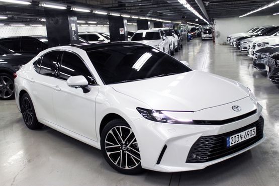 Toyota Camry 2.5 XLE Premium Hybrid — пробег 38 км — фото 1 из 5