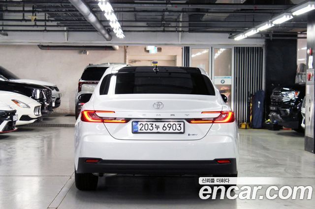 Toyota Camry 2.5 XLE Premium Hybrid — пробег 38 км — фото 5 из 5