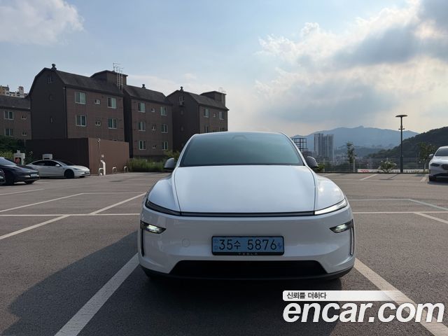 Tesla Model Y Premium RWD — пробег 1 077 км — фото 2 из 5