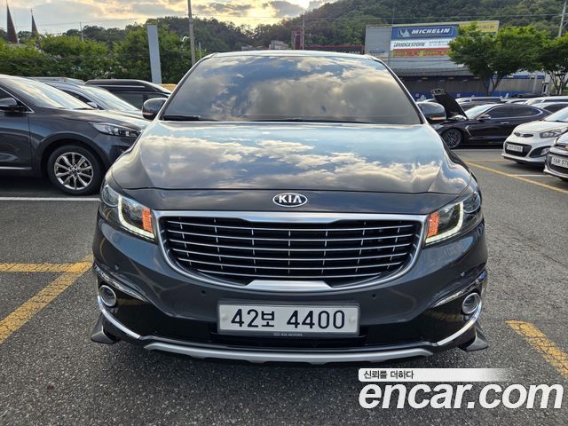 Kia Carnival Gasoline 9-seater Noblesse — пробег 71 366 км — фото 1 из 5