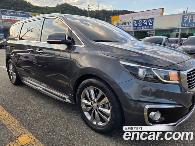 Kia Carnival Gasoline 9-seater Noblesse — пробег 71 366 км — фото 2 из 5