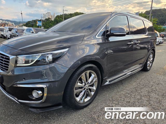 Kia Carnival Gasoline 9-seater Noblesse — пробег 71 366 км — фото 3 из 5