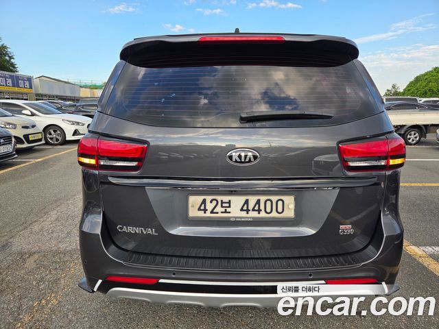 Kia Carnival Gasoline 9-seater Noblesse — пробег 71 366 км — фото 4 из 5