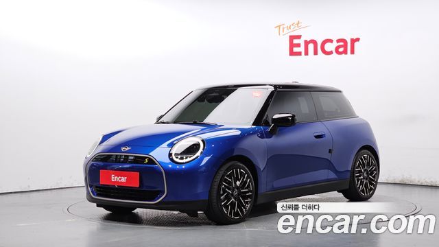 Mini Cooper SE Favoured — пробег 8 765 км — фото 1 из 5