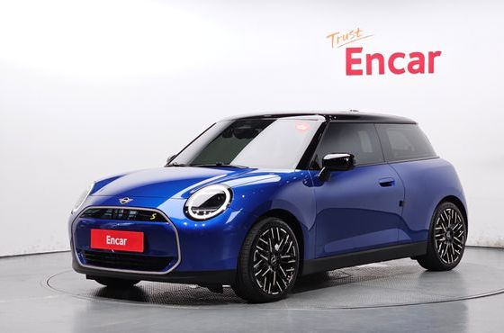 Mini Cooper SE Favoured — пробег 8 765 км — фото 1 из 5