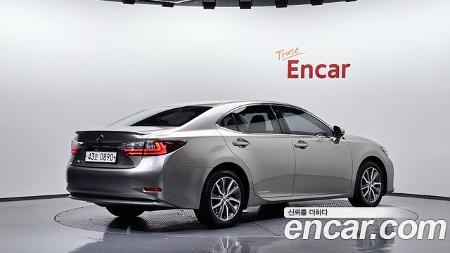 Lexus ES Supreme XV60 — пробег 65 557 км — фото 2 из 5