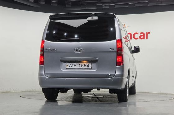 Hyundai Starex 12-Seater Wagon CVX Luxury — пробег 145 448 км — фото 4 из 5