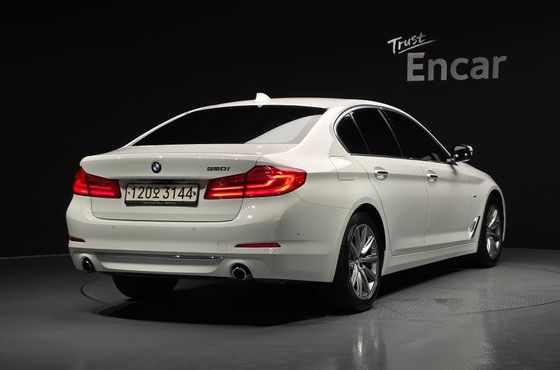 BMW 5-Series 520i Luxury — пробег 124 923 км — фото 2 из 5
