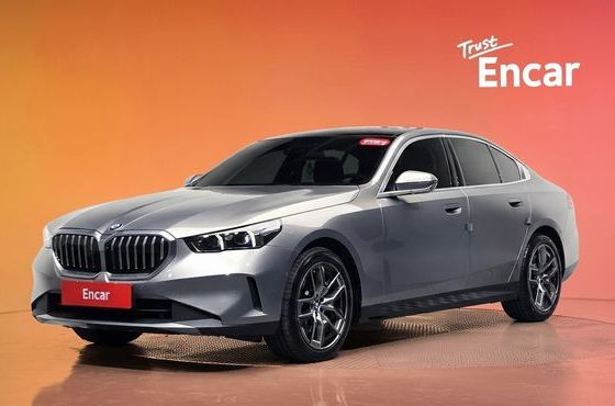 BMW 5-Series 520i — пробег 4 164 км — фото 1 из 5