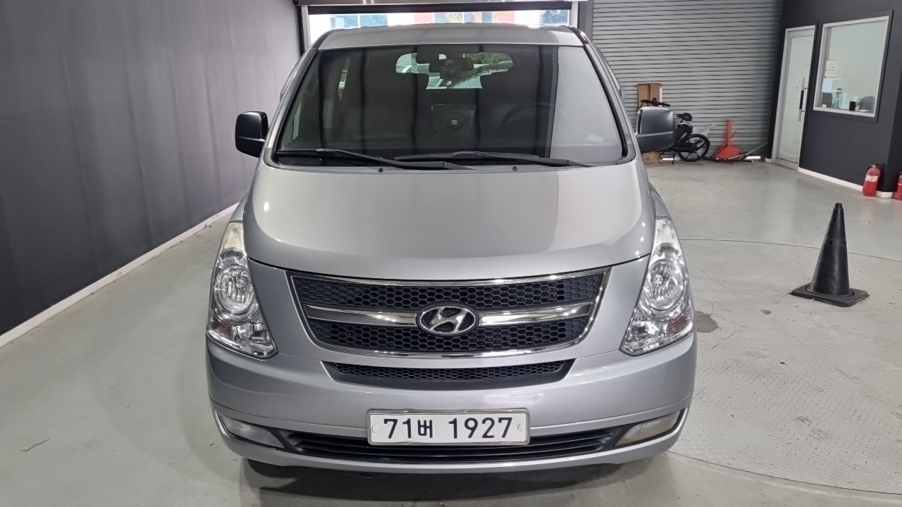 Hyundai Starex 11-Seater Wagon CVX Premium — пробег 207 000 км — фото 3 из 5