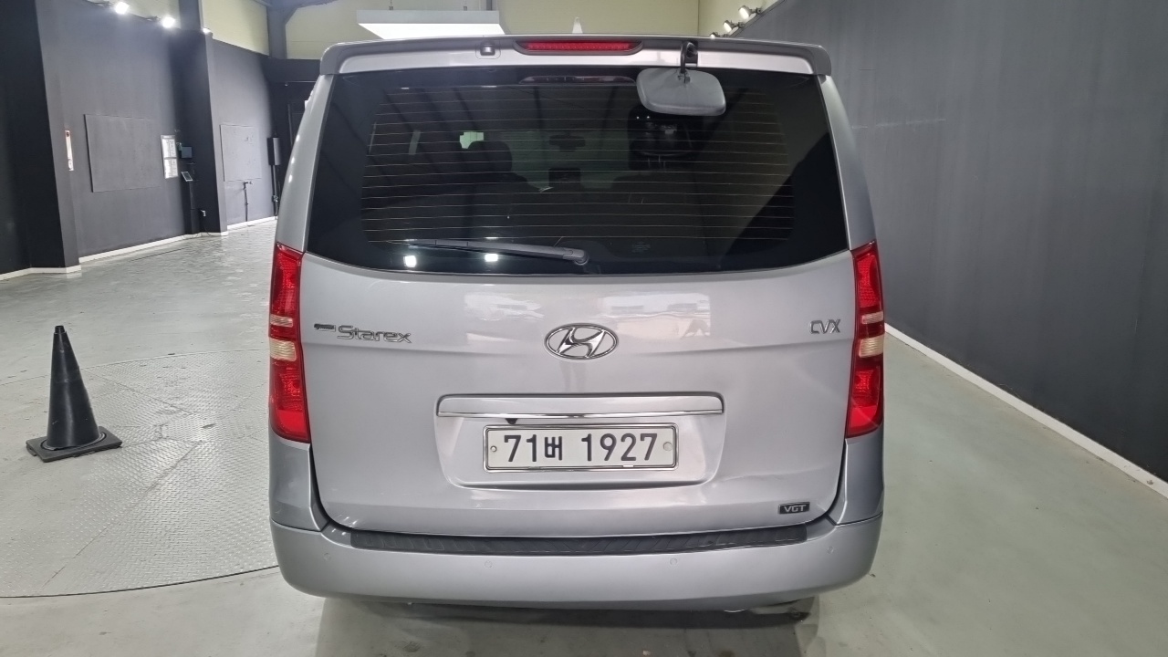 Hyundai Starex 11-Seater Wagon CVX Premium — пробег 207 000 км — фото 4 из 5