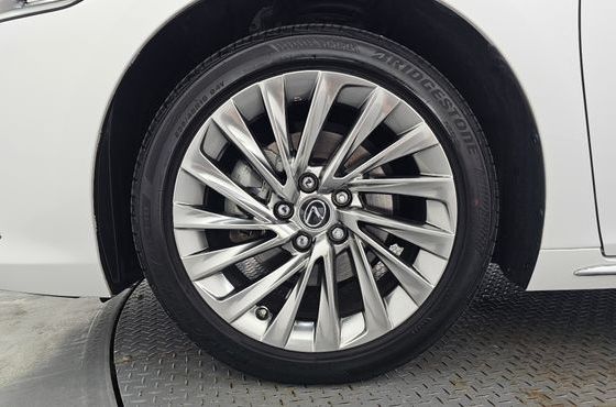 Lexus ES Executive — пробег 16 083 км — фото 5 из 5