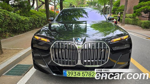 BMW i7 eDrive 50 M Sport Limited — пробег 700 км — фото 1 из 5