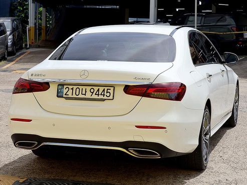Mercedes-Benz E-Class E220d 4MATIC AMG Line — пробег 120 000 км — фото 4 из 5