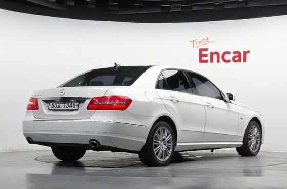 Mercedes-Benz E-Class E300 Elegance — пробег 84 566 км — фото 2 из 5