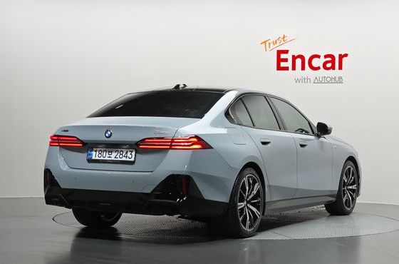 BMW 5-Series 530i xDrive M Sport — пробег 12 384 км — фото 2 из 5