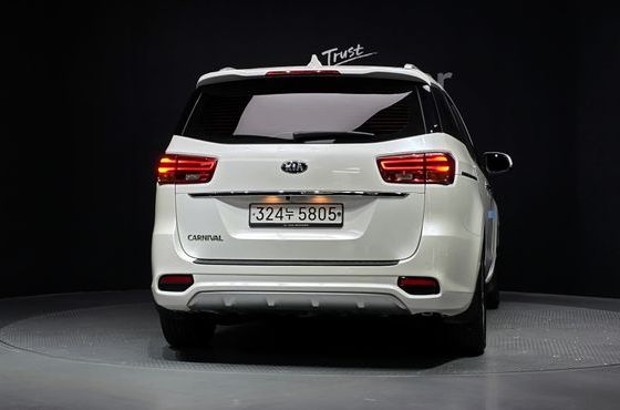 Kia Carnival 9-Seater Luxury — пробег 113 608 км — фото 4 из 5