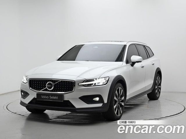Volvo V60 B5 Ultra AWD — пробег 10 967 км — фото 1 из 5