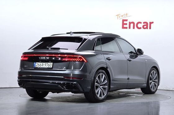 Audi Q8 55 TFSI Quattro Premium — пробег 104 254 км — фото 2 из 5