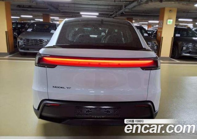 Tesla Model Y L Long Range AWD — пробег 1 км — фото 3 из 5