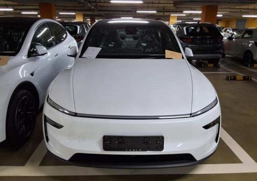 Tesla Model Y L Long Range AWD — пробег 1 км — фото 2 из 5