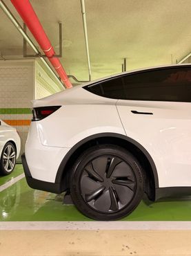 Tesla Model Y Long Range AWD — пробег 25 676 км — фото 5 из 5