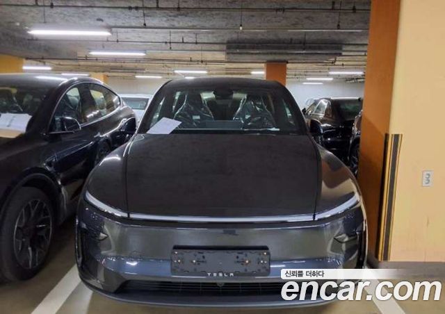 Tesla Model Y L Long Range AWD — пробег 1 км — фото 1 из 5