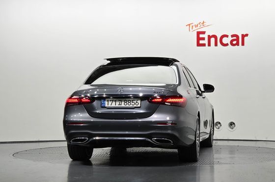 Mercedes-Benz E-Class E350 4MATIC AMG Line — пробег 100 522 км — фото 4 из 5