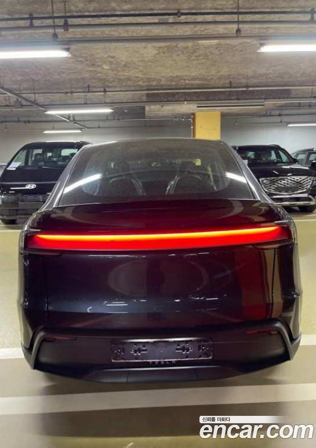 Tesla Model Y L Long Range AWD — пробег 1 км — фото 3 из 5