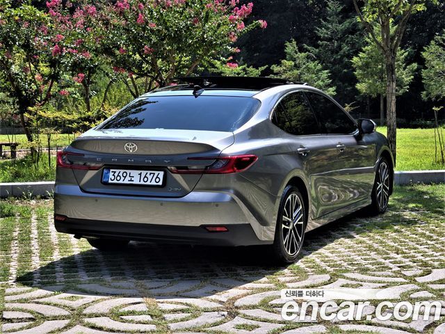 Toyota Camry 2.5 XLE Premium Hybrid — пробег 4 900 км — фото 2 из 5