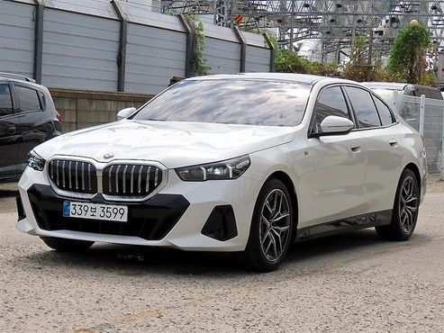 BMW 5-Series 520i M Sport — пробег 15 739 км — фото 2 из 5