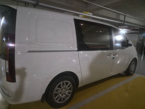 Hyundai Staria Cargo 5-Seater Modern — пробег 124 000 км — фото 2 из 5