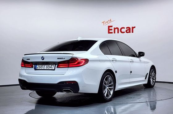 BMW 5-Series 520d M Sport Package Plus — пробег 124 824 км — фото 2 из 5
