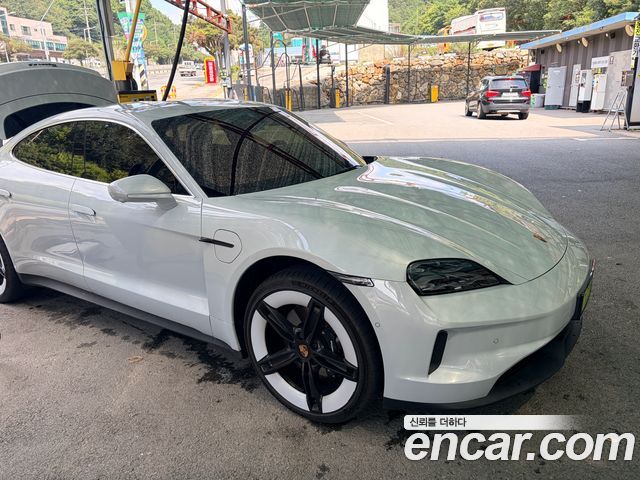 Porsche Taycan 4S — пробег 21 500 км — фото 1 из 5