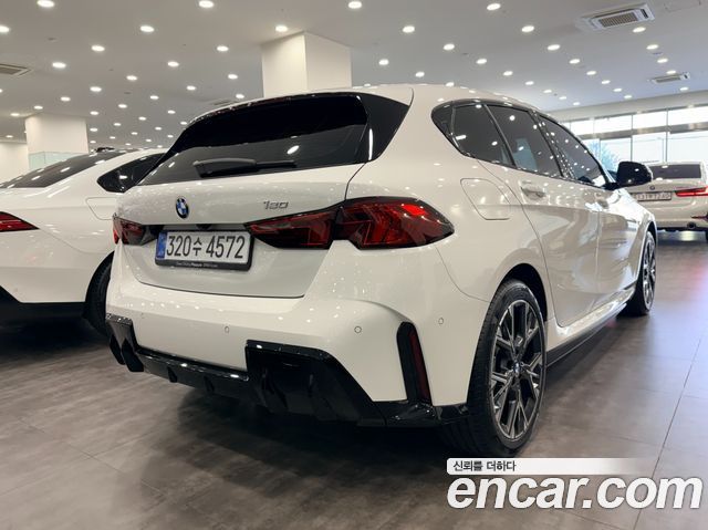 BMW 1-Series 120 M Sport — пробег 8 286 км — фото 2 из 5