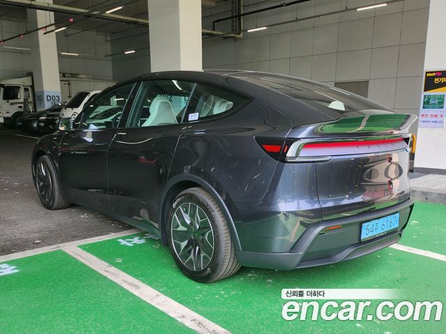 Tesla Model Y L Long Range AWD — пробег 883 км — фото 3 из 5