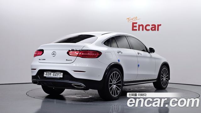 Mercedes-Benz GLC-Class GLC300 4MATIC AMG Line Coupe — пробег 55 408 км — фото 2 из 5